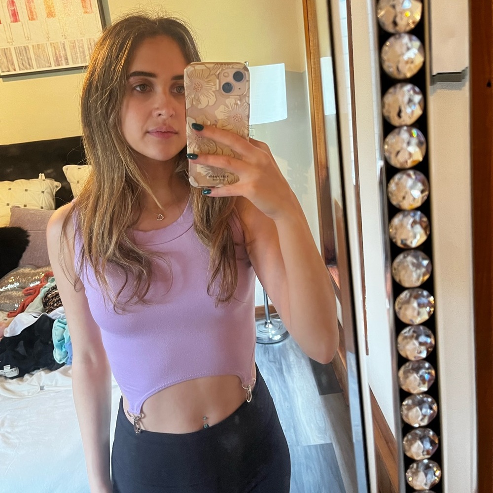 Top Chic Purple Tank Size Small with bottom chain link